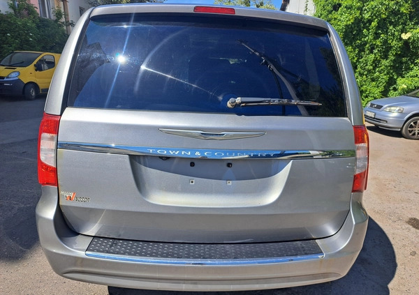 Chrysler Town &amp; Country cena 24000 przebieg: 212330, rok produkcji 2014 z Radom małe 172
